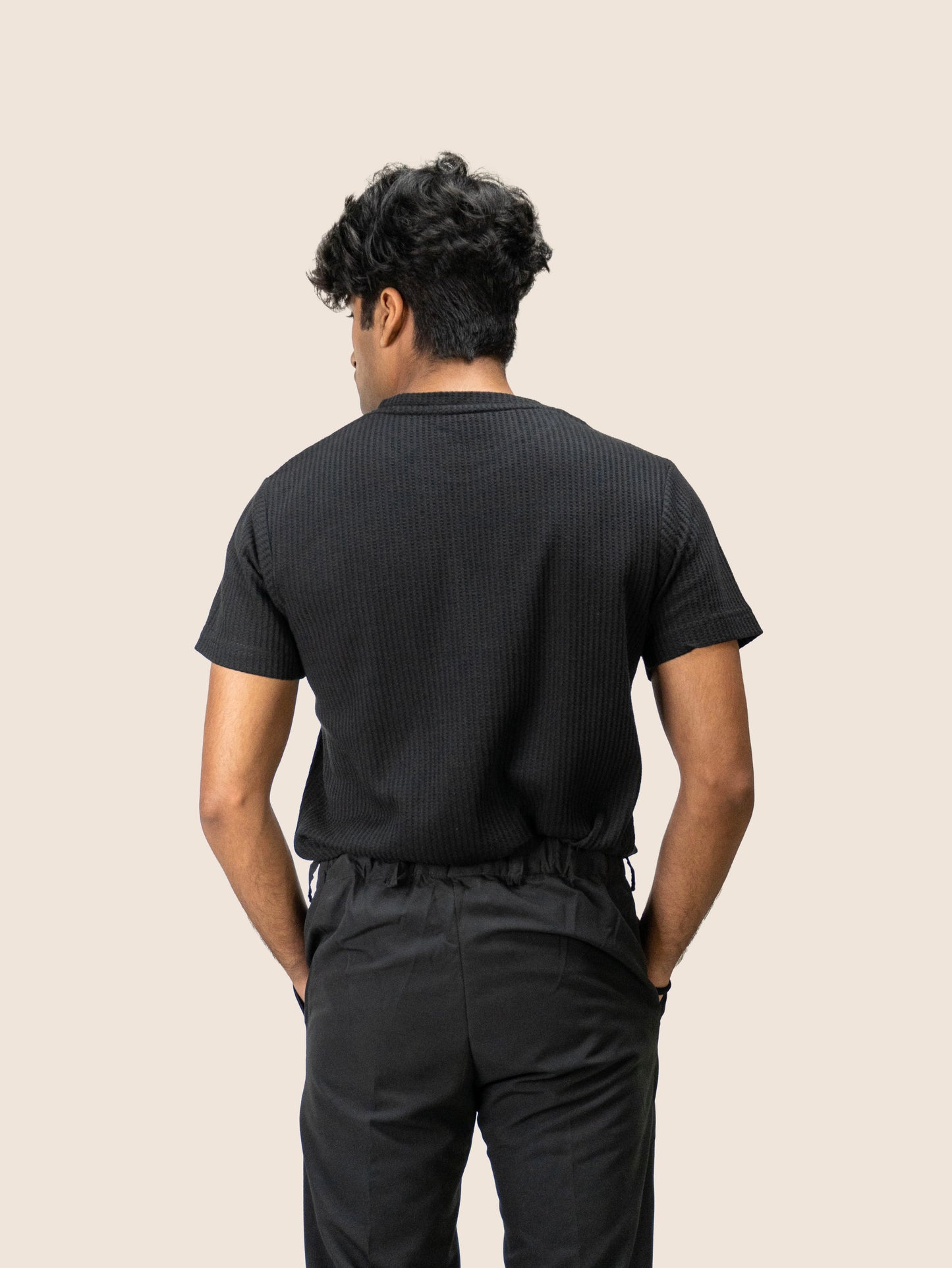 BLACK TEXTURED T-SHIRT
