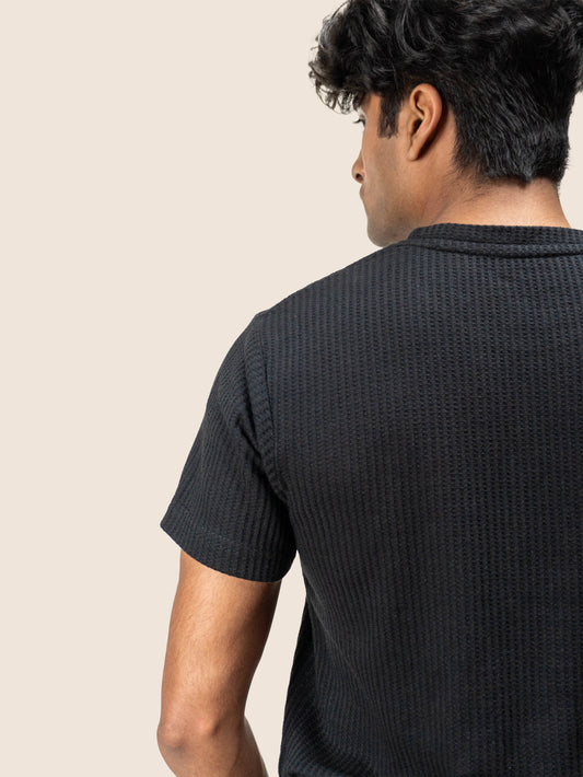 BLACK TEXTURED T-SHIRT